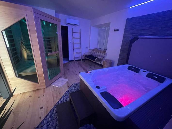 Gîte pour 2 personnes, avec Balcon ainsi que Jacuzzi et Sauna dans Cemboing - 2