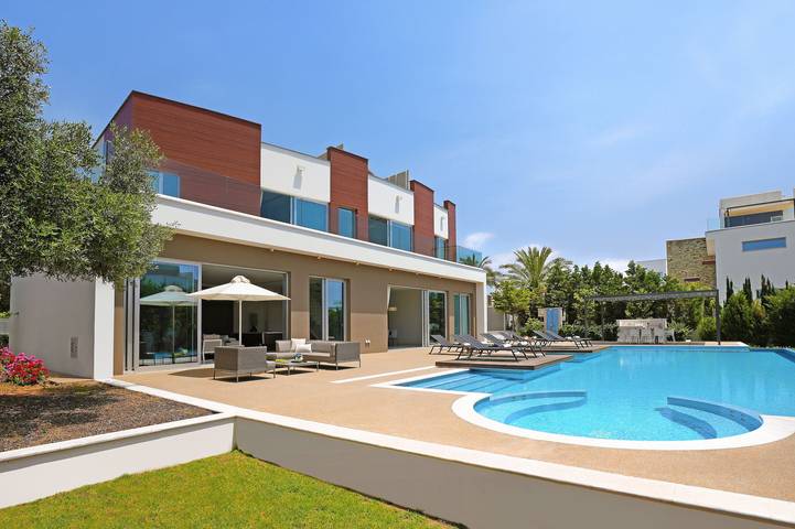 Villa for 9 people, with Balcony/Terrace in Cyprus