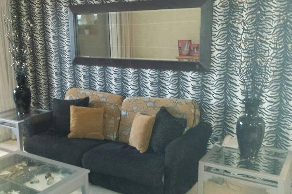 Entire apartment, El Nautico Suites Luxurious Apartment,  - Free Wifi - in Apartment. in Las Adelfas, San Miguel de Abona