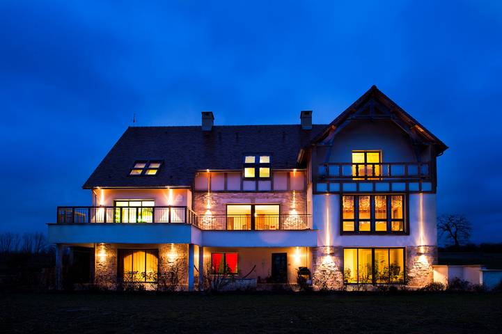 Chambre d’hôte pour 4 personnes, avec jardin ainsi que piscine et jacuzzi, animaux acceptés à Les Rotours