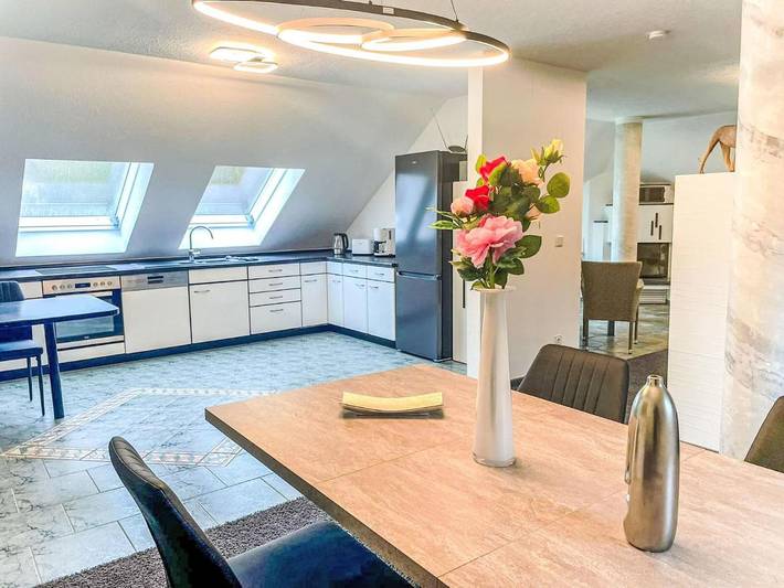 Ferienwohnung für 6 Personen, mit Balkon und Whirlpool sowie Terrasse und Pool