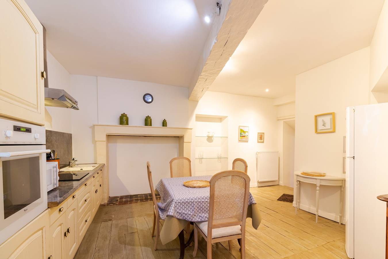 Entire apartment, Charm and Elegance Apartment in Bourdeilles in Bourdeilles, Périgord Vert