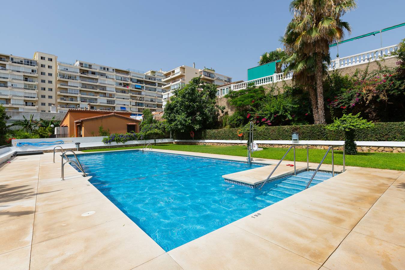 Apartamento "En Sotomar La Carihuela" con vistas al mar, piscina compartida
