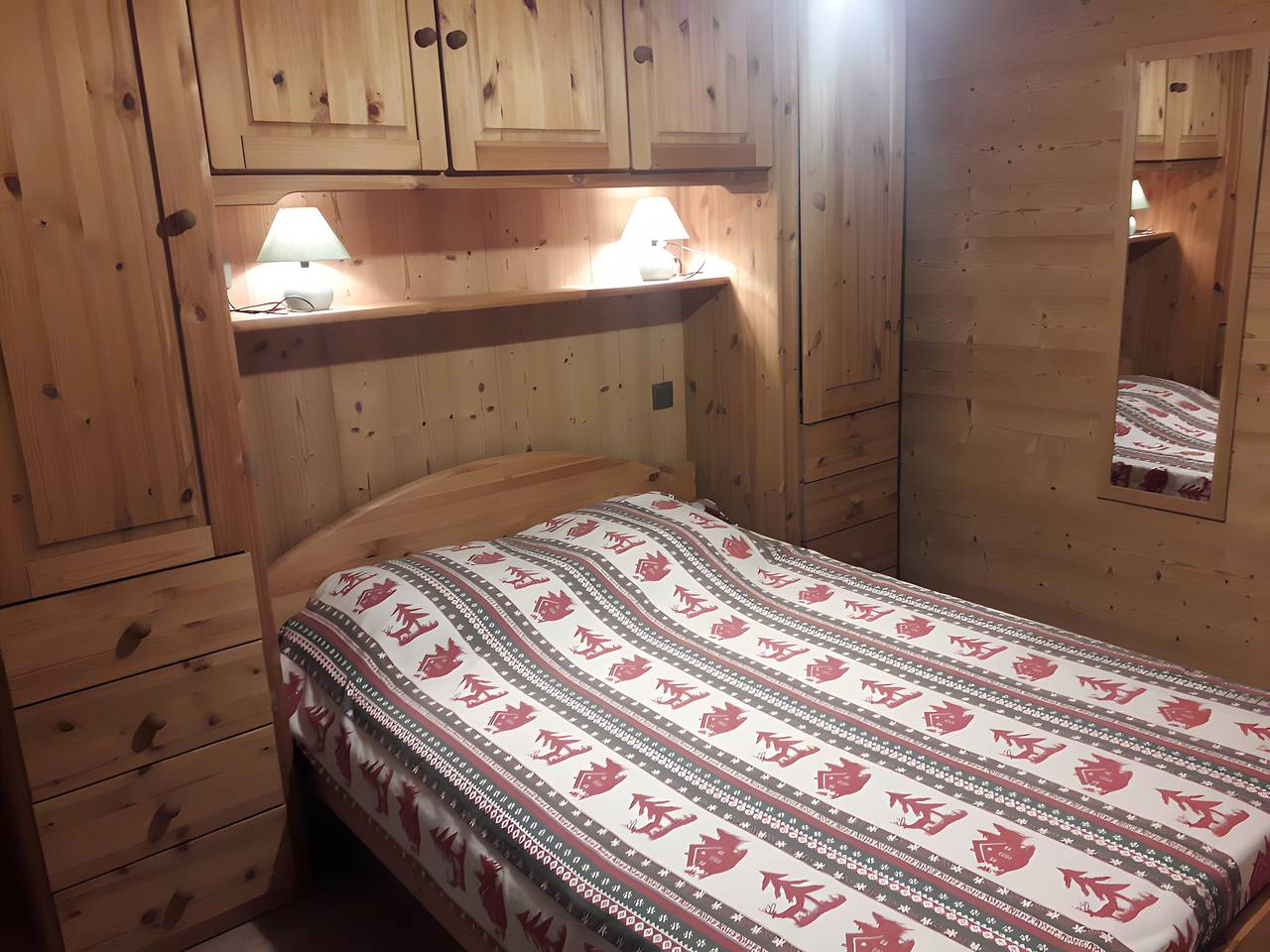 Apartamento entero, Apartamento 'Montcharvin' con vistas a la montaña, terraza privada y Wi-Fi in Praz-sur-Arly, Pays du Mont-Blanc
