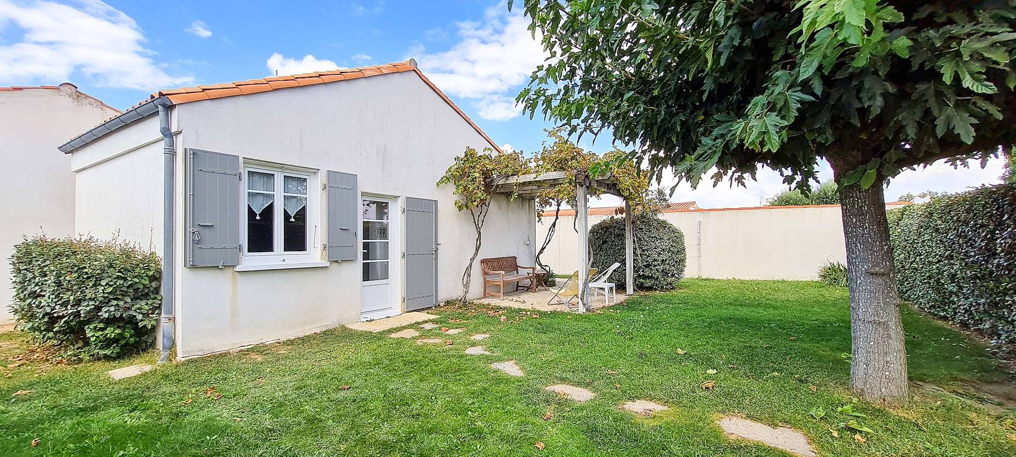 Ganze Ferienwohnung, Charming seaside house with garden - parking in La Couarde-sur-Mer, Ile de Re