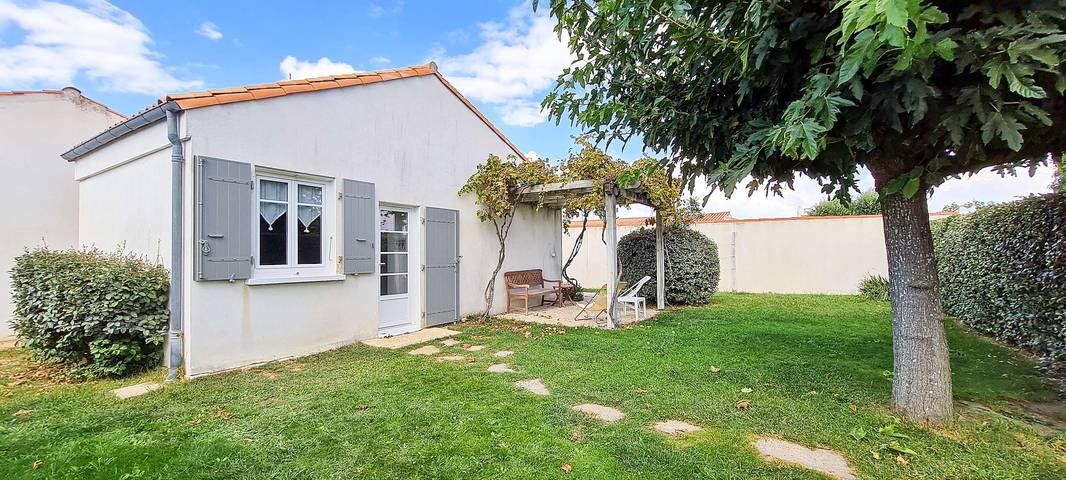 Gîte pour 4 personnes, avec jardin à La Couarde-sur-Mer - 2