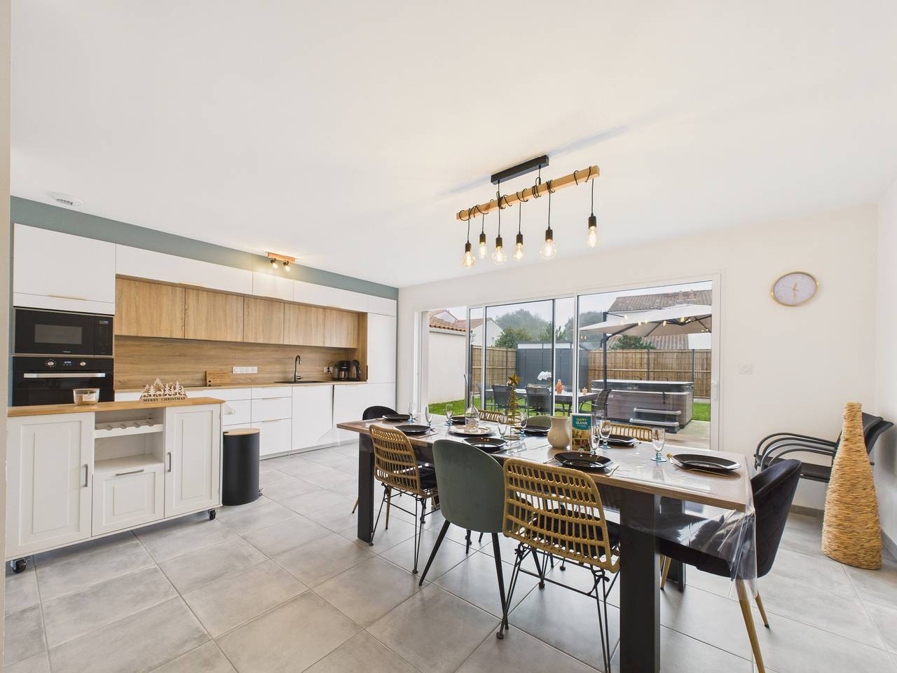 350m de la mer-Maison avec jardin/ jacuzzi pour 8 in Saint-Vincent-sur-Jard, Vendée