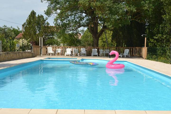 Location de vacances pour 12 personnes, avec Terrasse ainsi que Jardin et Piscine à Laurac