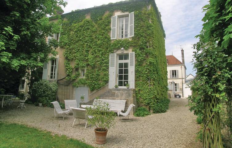 Location de vacances pour 5 personnes, avec Jardin à Villy