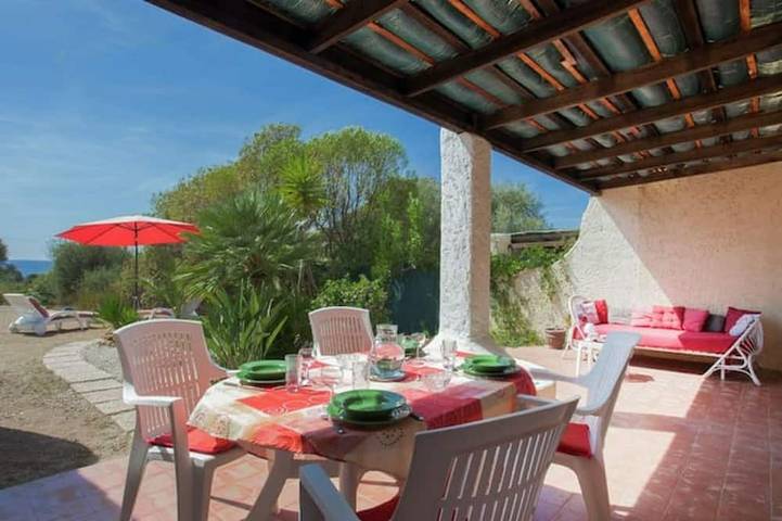Location de vacances pour 4 personnes, avec Terrasse et Jardin dans Plage du Péro