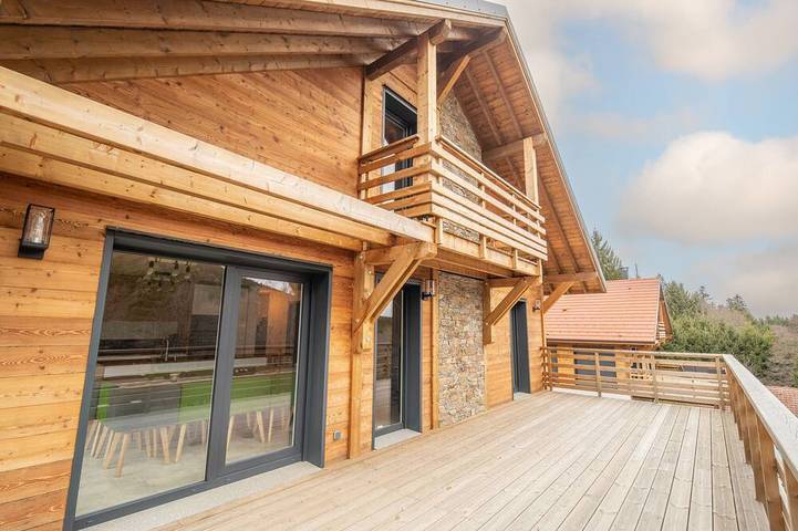 Chalet pour 14 personnes, avec terrasse et jacuzzi ainsi que sauna et jardin