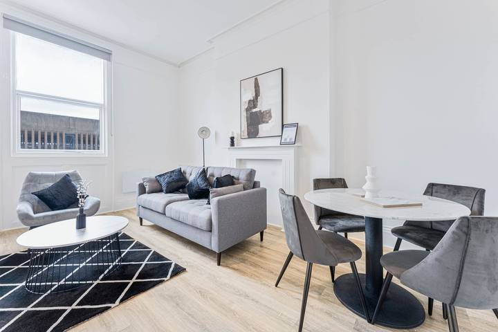 Ganze Wohnung, Central Cheltenham Bright 2Bed Apartment w Balcony in Cheltenham, Gloucestershire