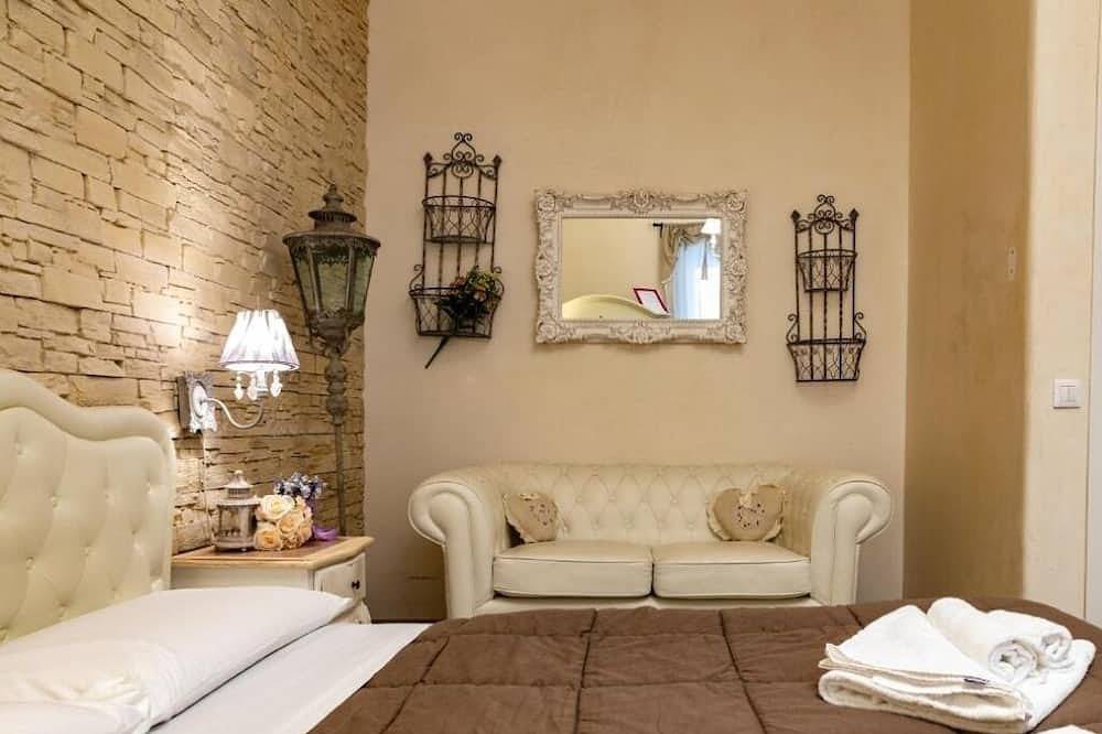 Romantic Dreams: Double Room with Private Bathroom in Rom, Rom Provinz