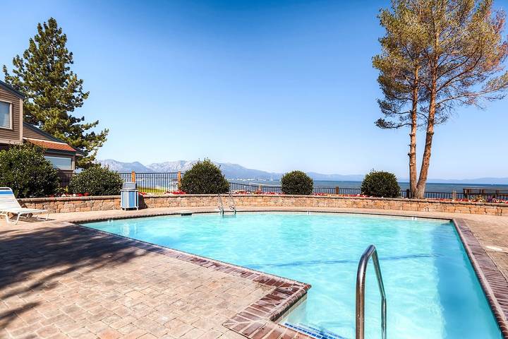 Vacation house for 8 people, with sauna and hot tub as well as pool and balcony in South Lake Tahoe