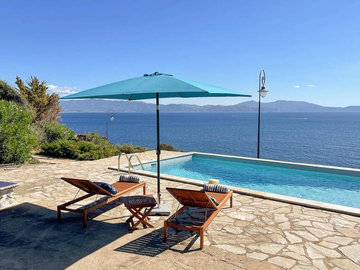 Gîte pour 2 personnes, avec Terrasse et Jardin ainsi que Piscine et Vue