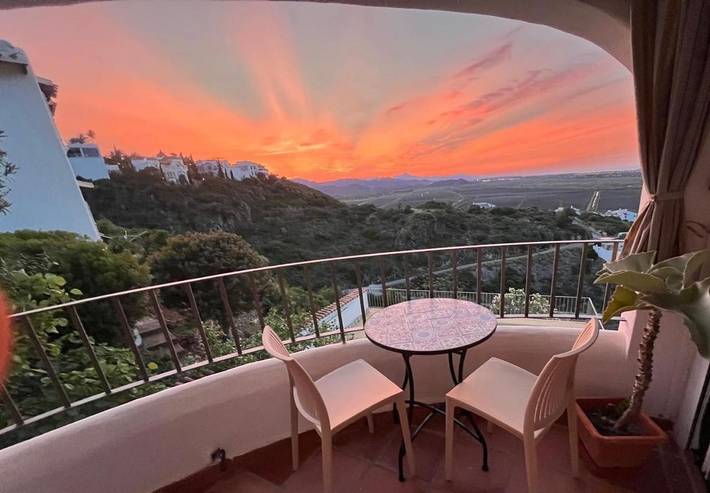Casa rural para 8 personas, con Balcón y Jacuzzi además de Terraza y Jardín en Pego