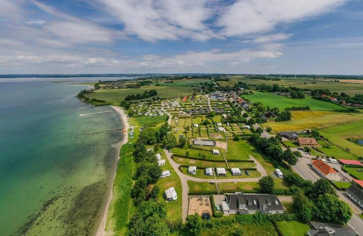 Camping für 6 Personen, mit Terrasse und Garten sowie Kinderpool und Pool auf Fünen