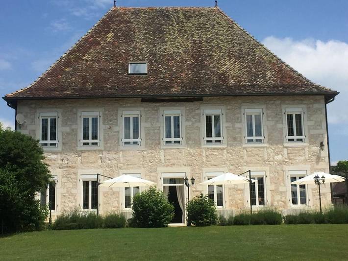 Location de vacances pour 10 personnes, avec piscine ainsi que jardin et vue à Les Avenières - 4