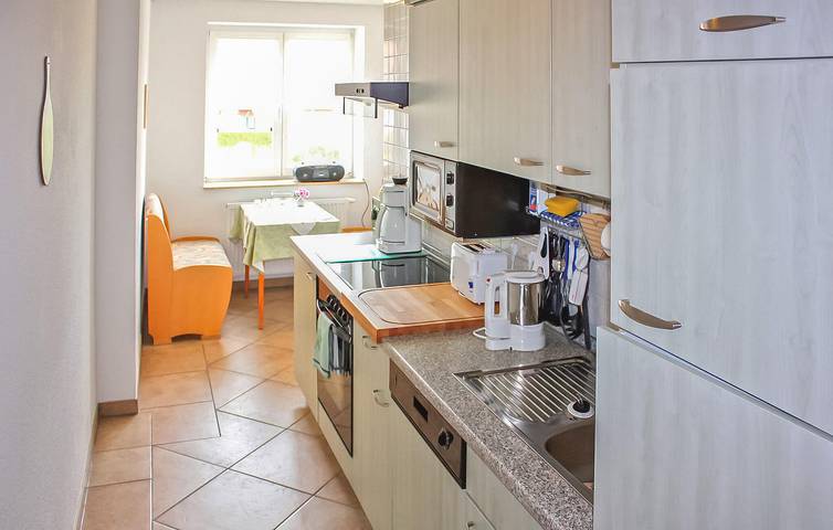 Ganze Ferienwohnung, Strandglück: 800m zum Klink Strand, TV, Parkplatz, Küche & Internet in Klink, Müritz