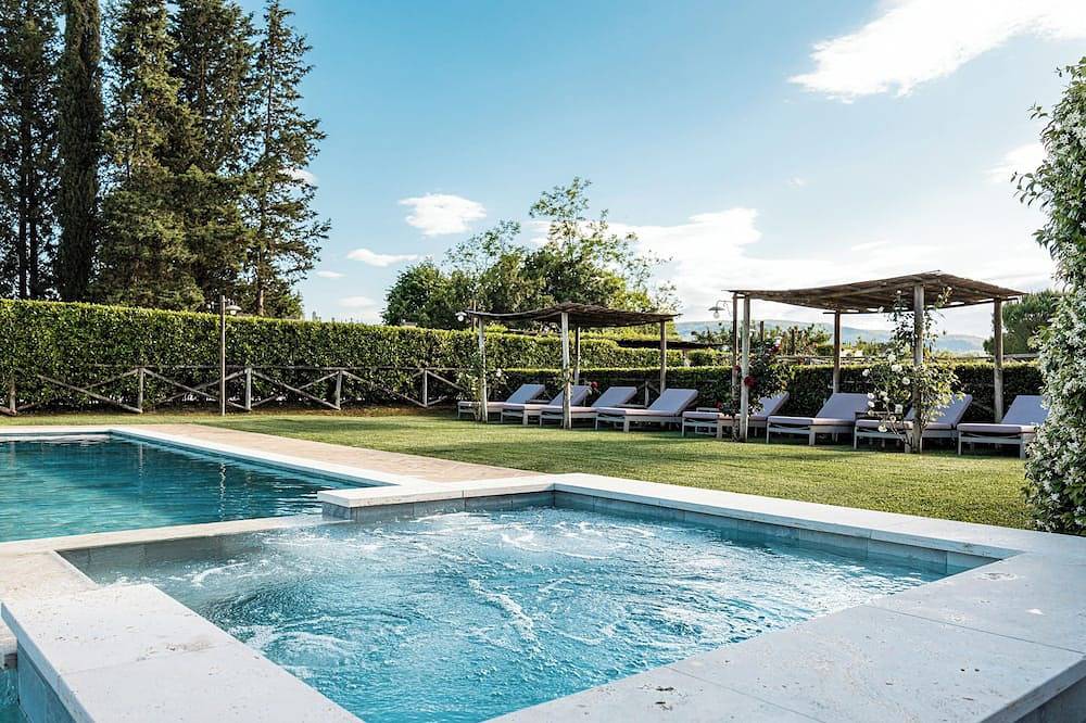 Luxury Villa Iris , 6 rooms with bathrooms, swimming pool, spa, sauna. in San Gimignano, Siena Province
