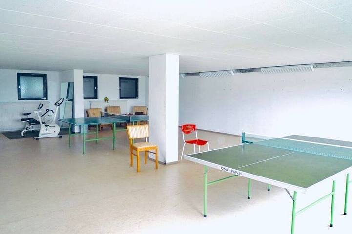 Ganze Wohnung, Ferienwohnung Alpenruhe mit außergewöhnlichem Bergblick, Pool & Sauna in Scheidegg, Bayerisch Schwaben