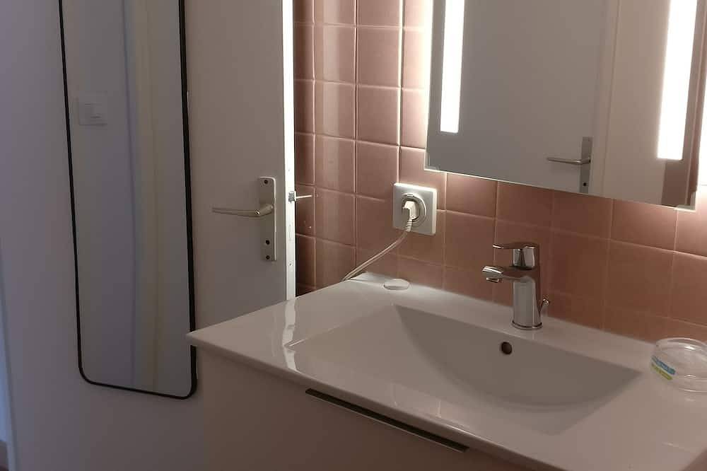 Apartamento entero, Your 28 m² Studio Near Paris Modern Practical and affordable in Fontenay-aux-Roses, Altos del Sena