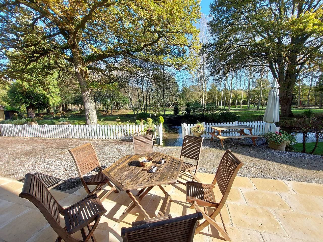 Grande maison avec étang privé, pêche, proche de Sainte-Suzanne - Accueil jusqu'à 8 personnes in Voutré, Mayenne