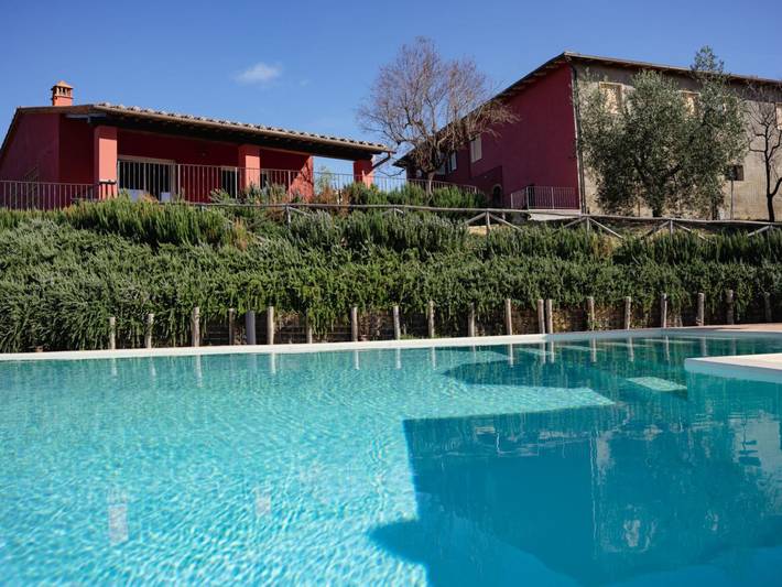 Casa vacanza per 16 persone, con panorama e terrazza nonché giardino a Certaldo