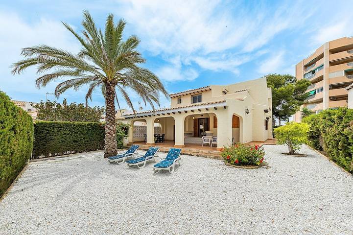 Ferienhaus für 8 Personen, mit Balkon und Garten sowie Pool