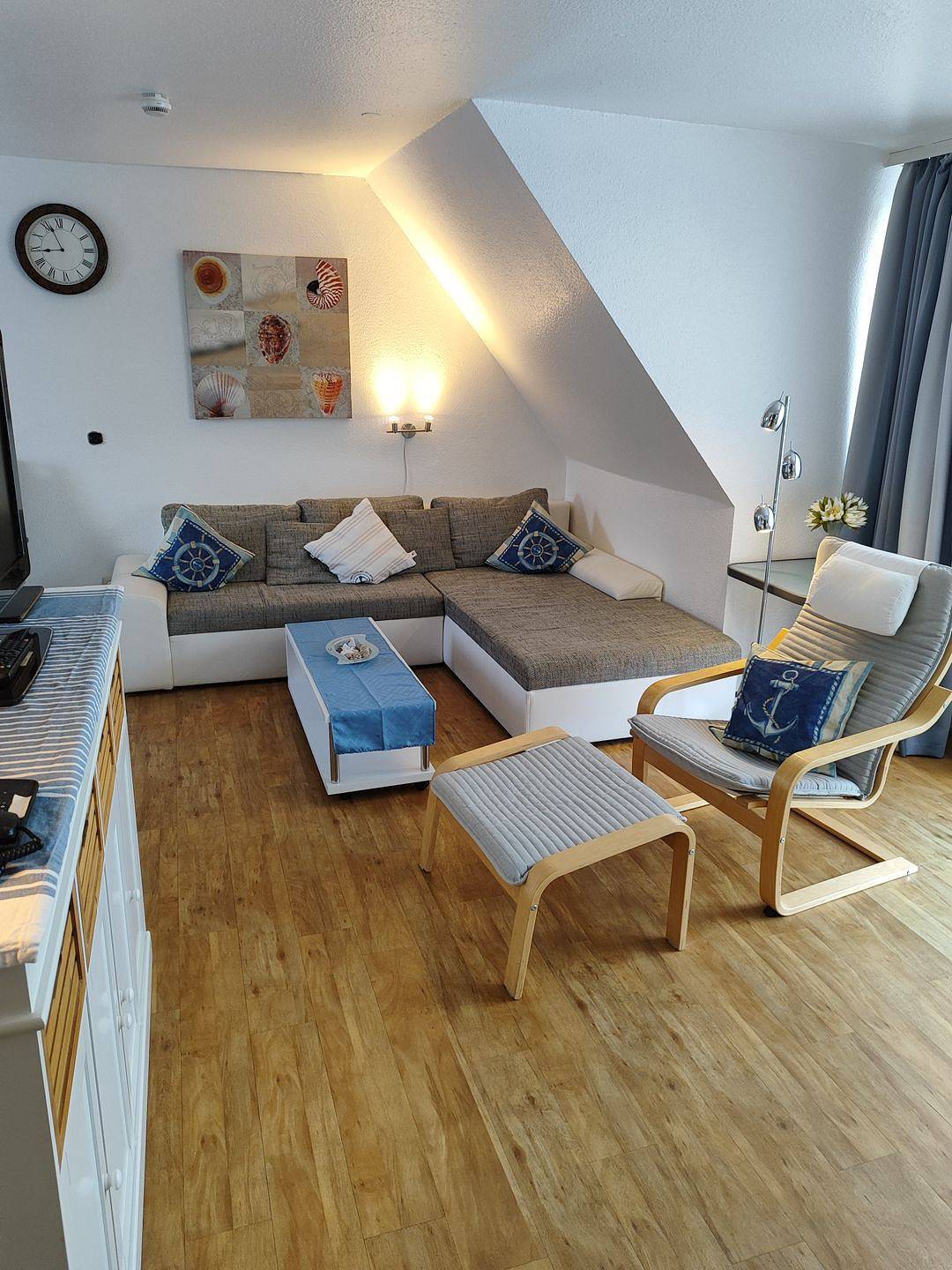 Ganze Wohnung, Ferienwohnung Am Yachthafen 24 Whg. 8 Yachthus mit Balkon nahe Sandstrand in Carolinensiel-Harlesiel, Wittmund
