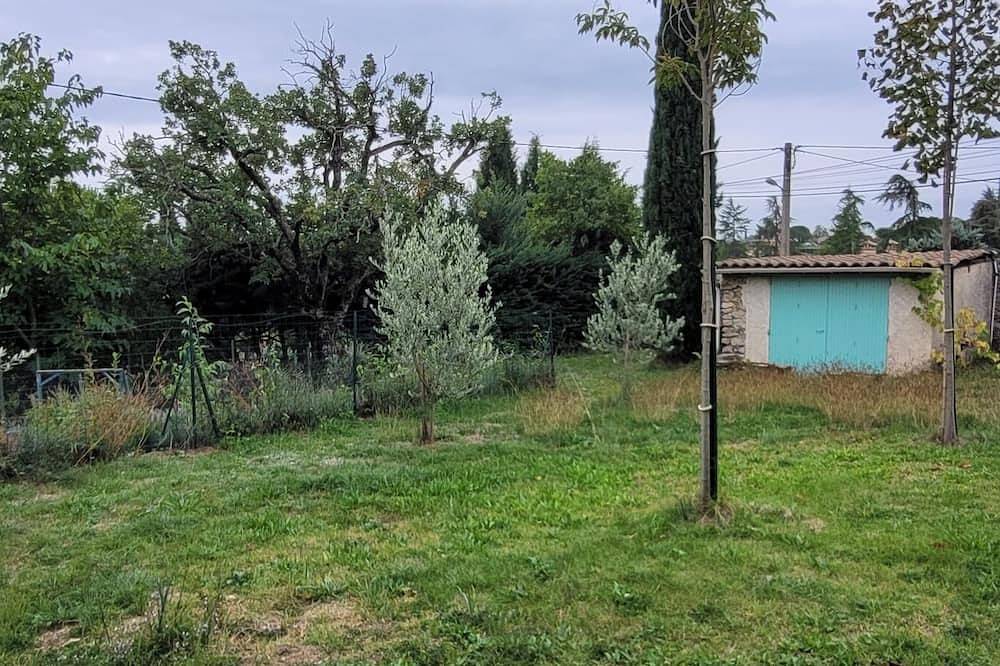 Quiet, detached house close to shops and hiking trails. in Forcalquier, Parc naturel régional du Luberon