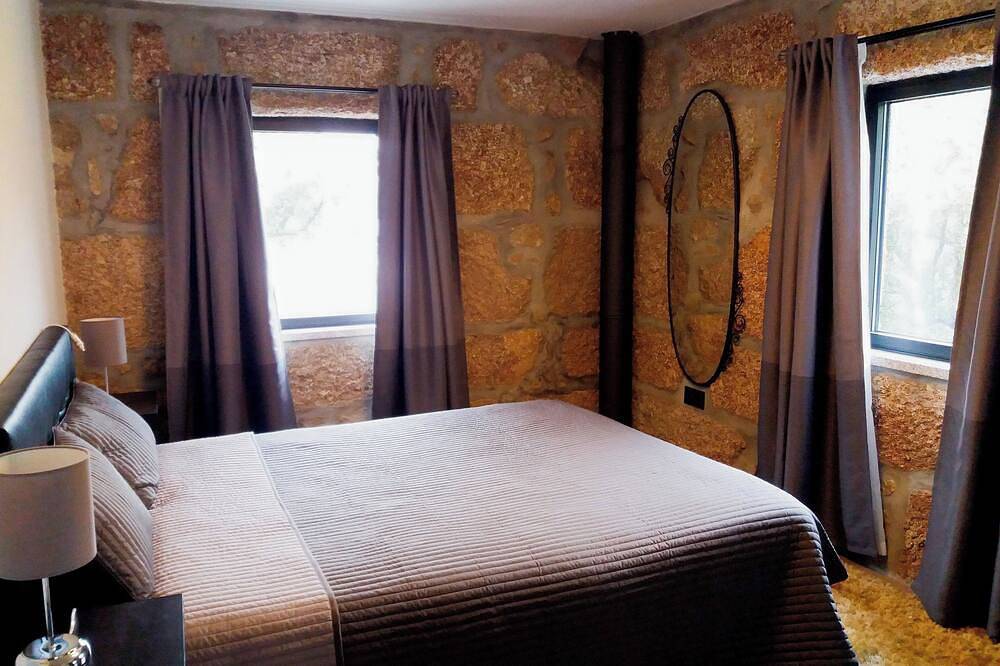 Mirão House in Santa Marinha do Zêzere, Douro-Tal