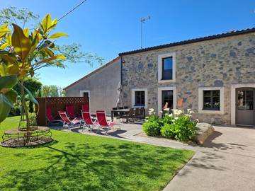 Gîte pour 6 personnes, avec vue et jardin à Courlay