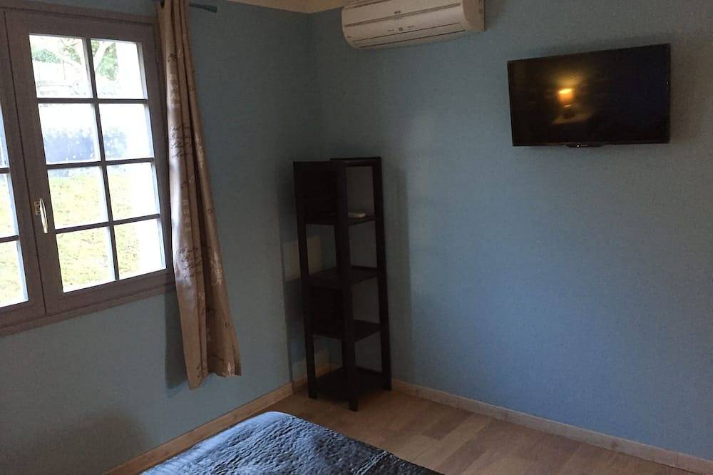 Renovated Basque House 8 Bedrooms Clim Wifi Near Lake, Ocean Garden, Pets Ok in Saint-Pée-sur-Nivelle, Bayonne region