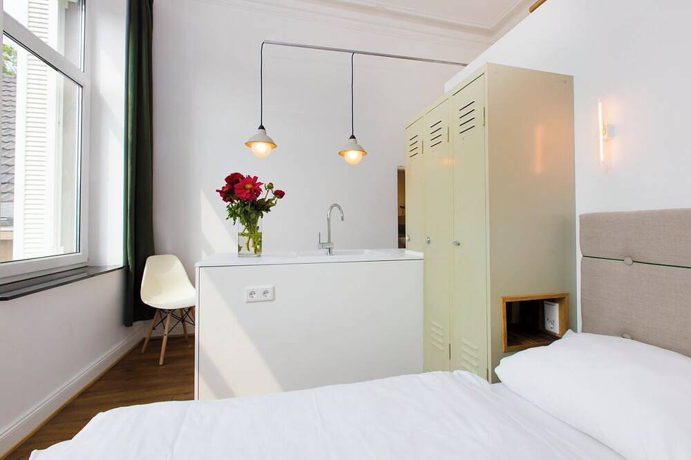 Ganze Wohnung, Sonniges ruhiges Studioapartment zur Gartenseite in Köln, Rheinland