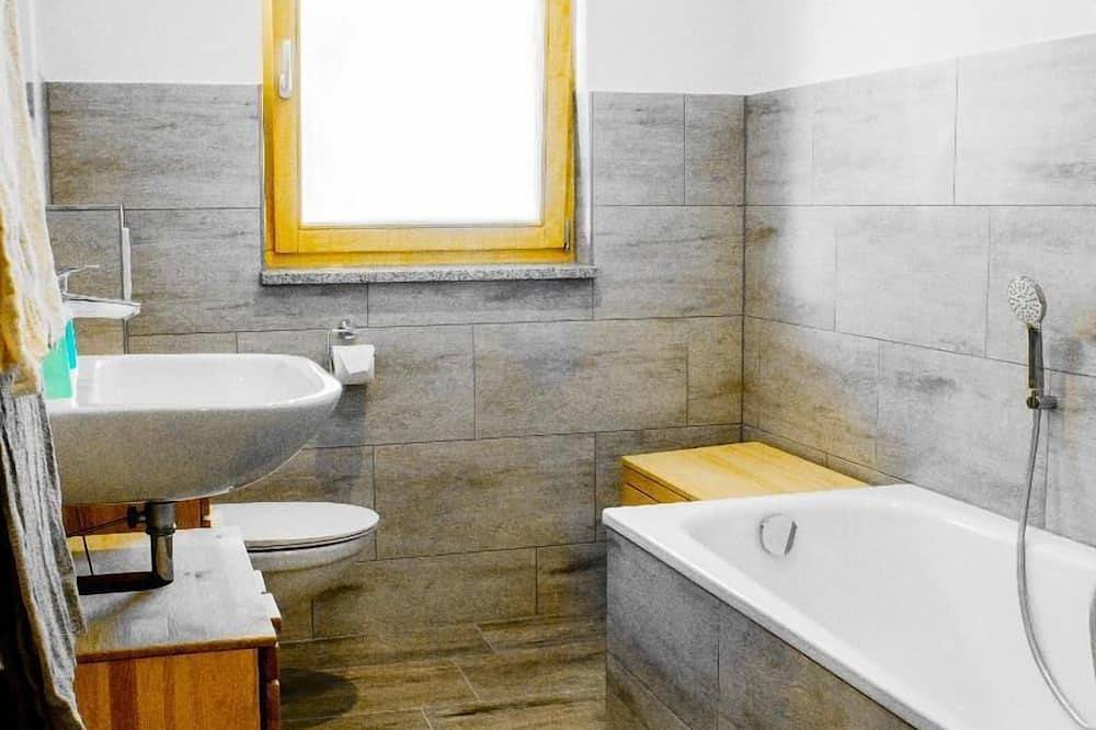 Ganze Wohnung, 90qm-Dachgeschoss Wohnung mit großer Terrasse und Wlan in Lohberg, Ostbayern