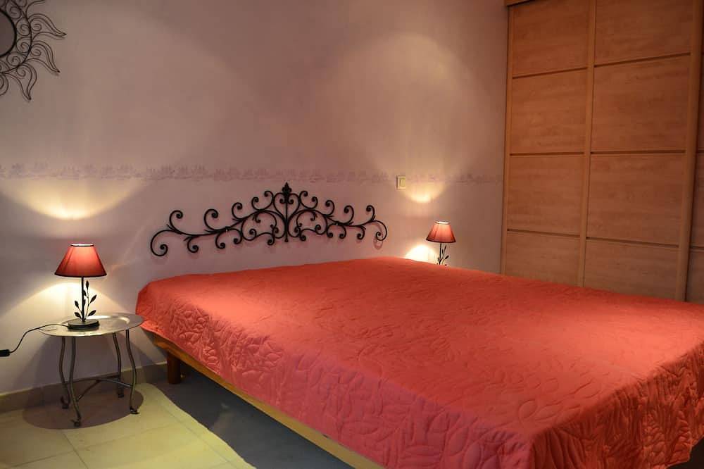 Air-conditioned villa, private pool 100m from the start of the Mont Ventoux climb in Malaucène, Parque natural regional del Mont Ventoux