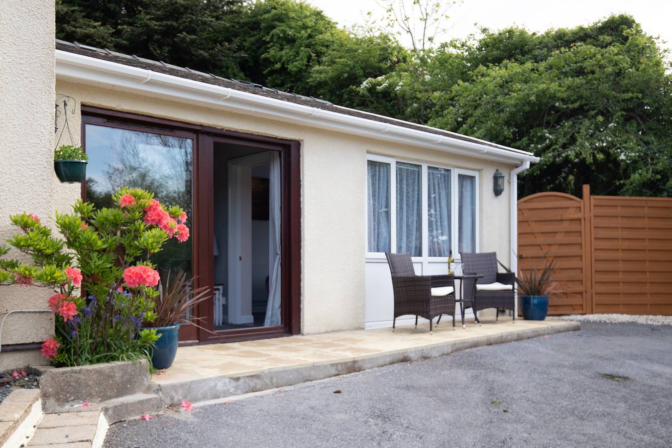 The Hollies - Close to Beach, Parking, Ev Charger in Amroth, Pembrokeshire
