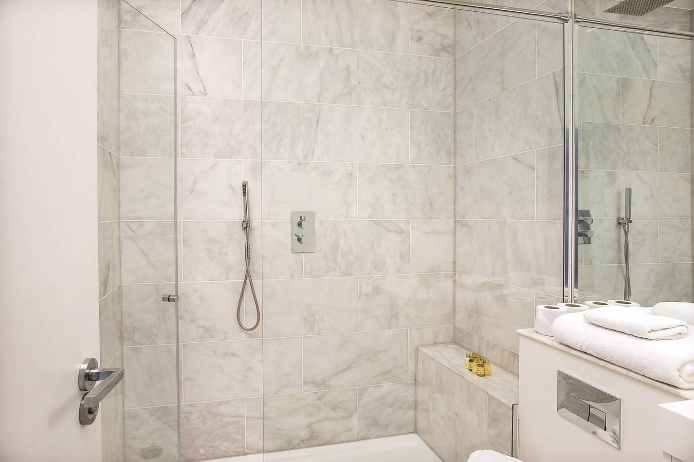 Ganze Wohnung, Ferienwohnung für 4 Personen mit Balkon in Hammersmith und Fulham, London