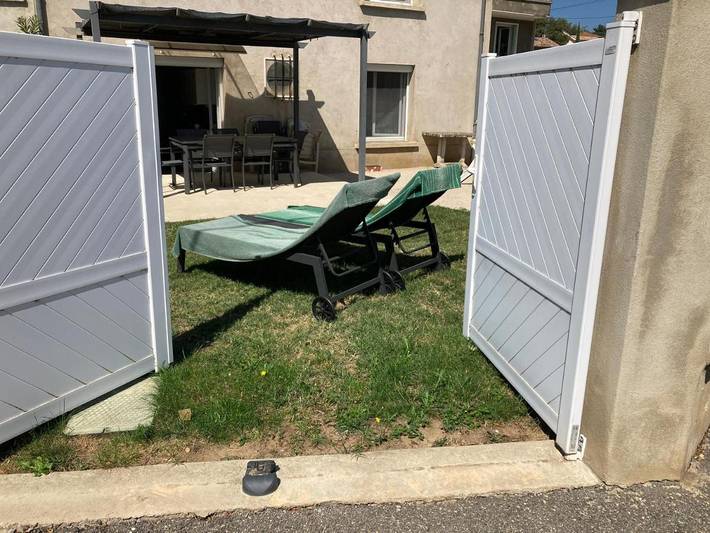 Gîte pour 6 personnes, avec vue ainsi que jardin et piscine, animaux acceptés à La Voulte-sur-Rhône - 3