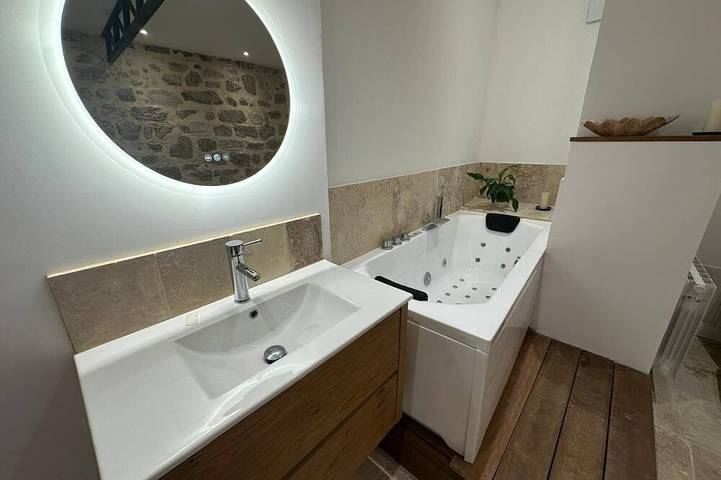 Ganze Wohnung, Large, fully renovated apartment. in Clermont-l'Hérault, Lodève und Umgebung