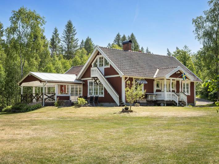 Ferienhaus für 6 Personen, mit Terrasse und Garten sowie Seeblick
