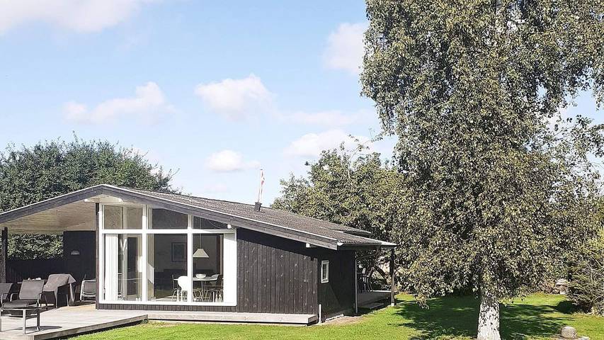 Ferieudlejning for 5 personer, med terrasse og balkon/terrasse i Saksild