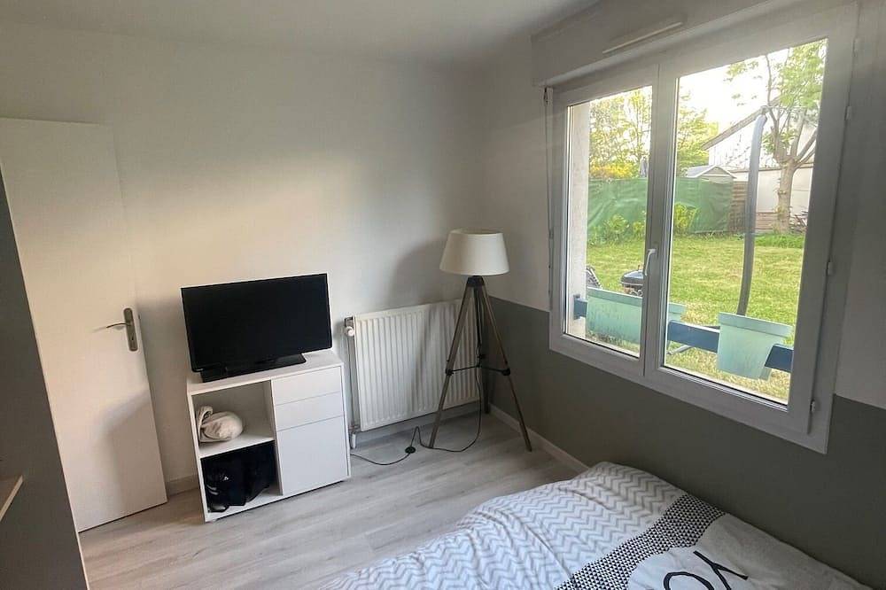 Entire apartment, 1 Bedroom Apartment in La Garenne-Colombes in La Garenne-Colombes, Hauts-de-Seine