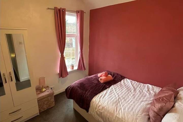 Modern 5Br house near Wolves stadium| perfect for contractors and Families. in Wolverhampton, Région de Birmingham
