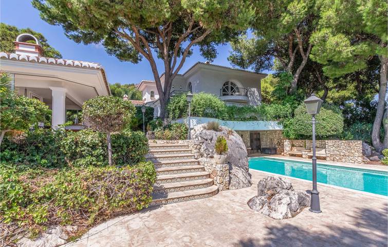 Ferienhaus für 25 Personen, mit Whirlpool und Terrasse sowie Garten und Pool in Marbella