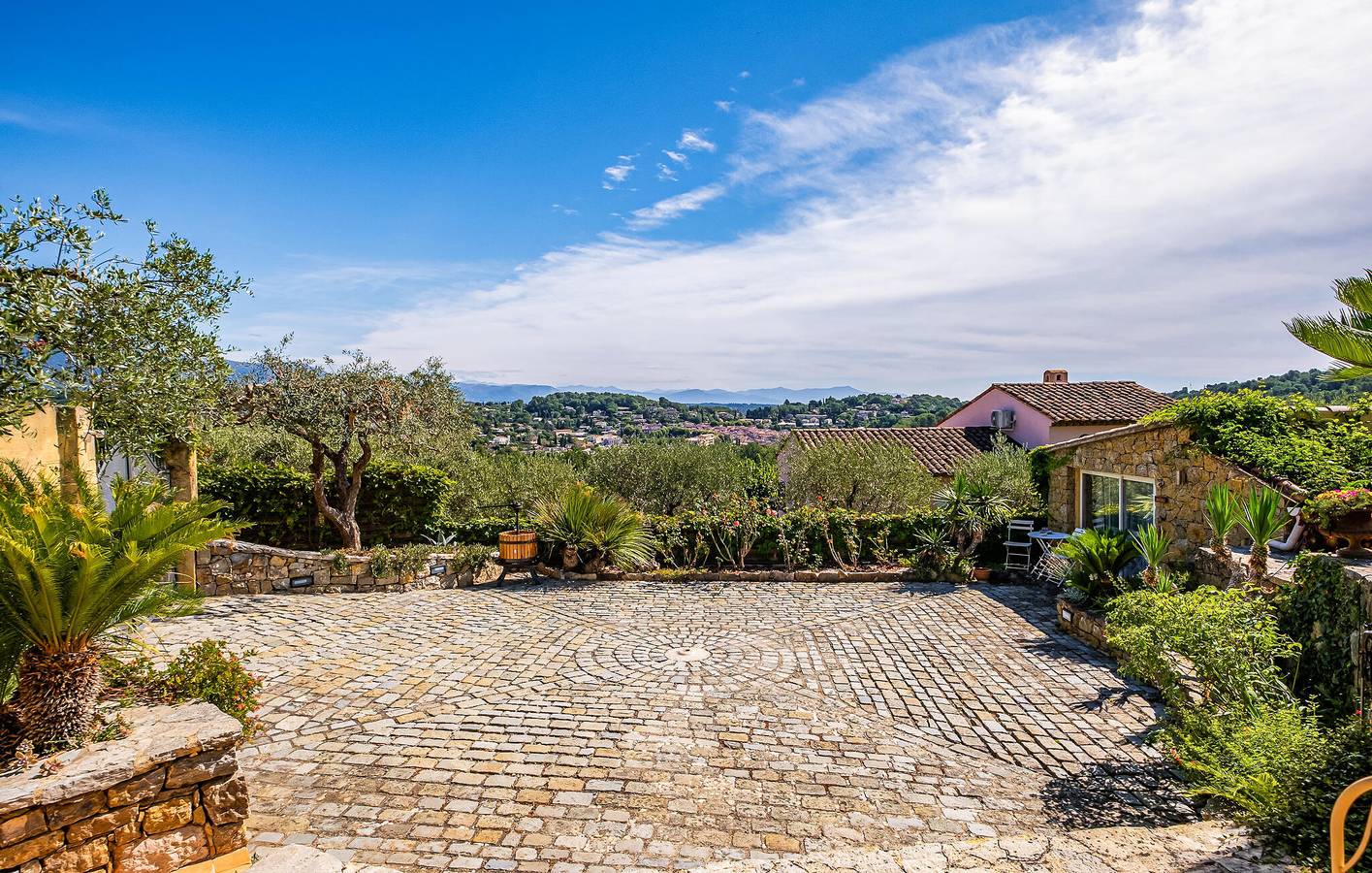 Schicke Wohnung am Pool in Valbonne: WiFi, AC, Parkplatz in Valbonne, Cannes und Umgebung
