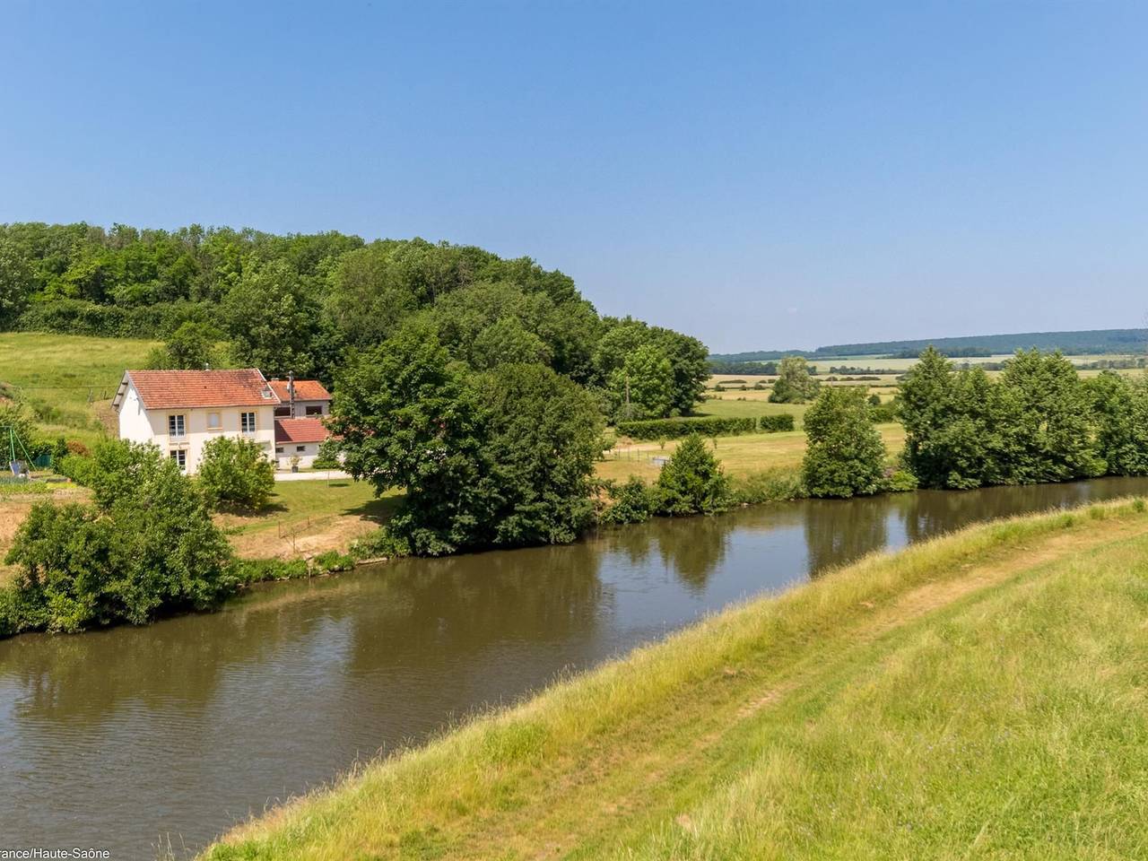 Casa de pescadores aislada con gran capacidad cerca del Saona in Jussey, Alto Saona