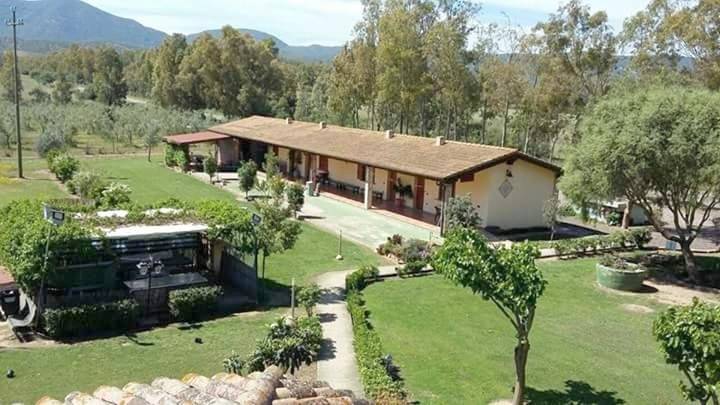 Appartamento per 4 persone, con Terrazza e Giardino nonché Piscina e Panorama a Villamassargia