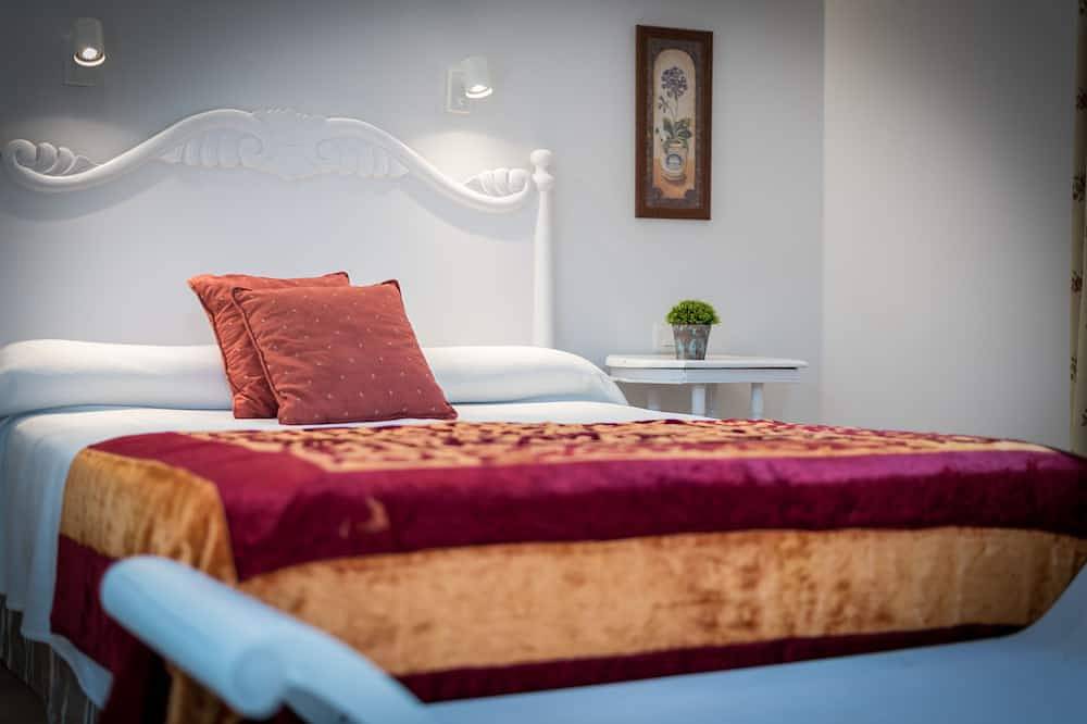 Quiet Picturesqe Banana plantation, Heated pool, walking distance to shops&rest in Guargacho, San Miguel de Abona
